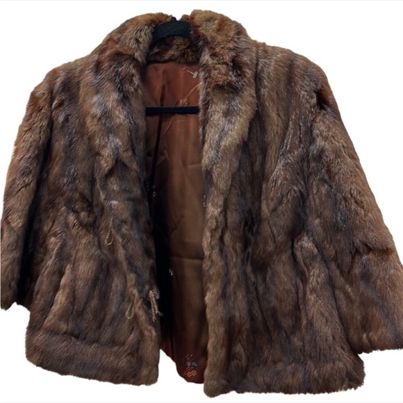 Beautiful Fur Coat 🎈TODAY ONLY 🎈 - Picture 3 of 5